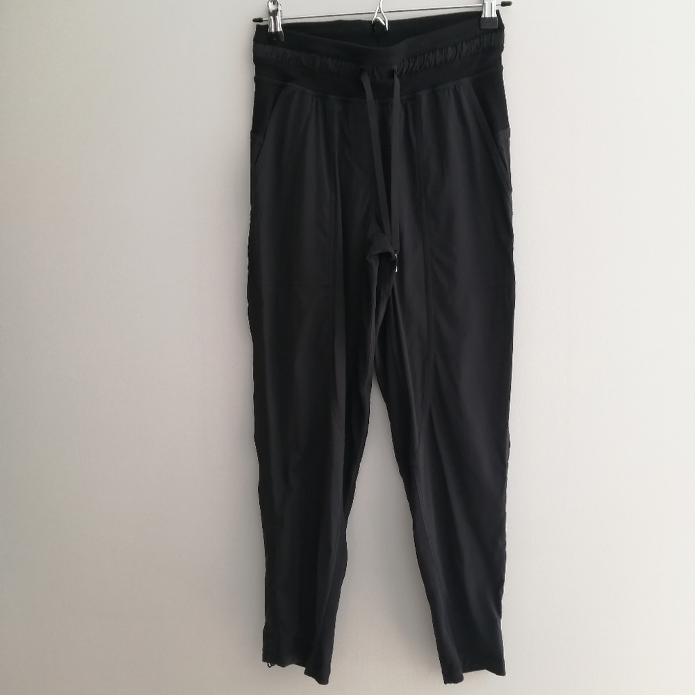 2023 Lululemon Dance Studio Crop Pants 25 Inch Cinch Hems in Black Size 2 - Picture 13 of 13